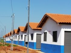 Governador e prefeito de Iguatemi inauguram casas populares
