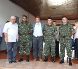 Zé Roberto acompanha Troca de Comando do Destacamento Militar