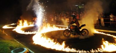 Show de manobras radicais levantou a multidão na festa de Iguatemi neste fim de semana.