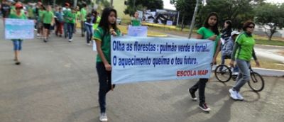Dia mundial do Meio Ambiente é comemorado com caminhada Escolar em Iguatemi.