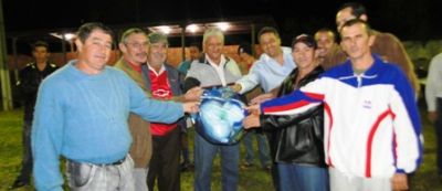 Ambajaque recebe Kit esportivo do prefeito Zé Roberto.