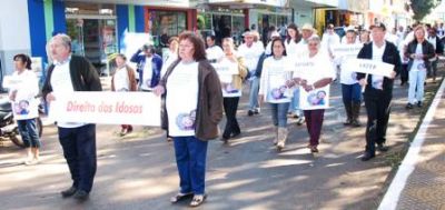 No dia mundial contra a violência em relação à pessoa Idosa, CREAS de Iguatemi realizou passeata.