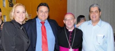 Prefeito de Iguatemi esteve na posse do Bispo Ettore Dotti em Naviraí.