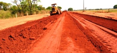 Prefeitura de Iguatemi e governo do estado recuperam 160 km de estradas rurais.