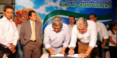 Puccinelli, Marun, Caixa e prefeituras assinam PAC2 – Habitação – Iguatemi é um dos contemplados.