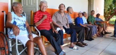 Idosos recebem cuidados especiais em Iguatemi.