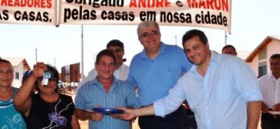 Prefeito Zé Roberto e Secretário Marun entregaram mais 30 casas em Iguatemi.