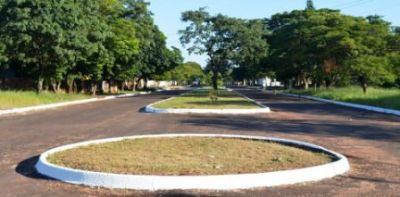 Secretaria de Obras intensifica trabalhos de limpeza e embelezamento das ruas e avenidas em Iguatemi
