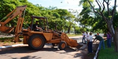 Força tarefa da patrulha da limpeza está limpando ruas e avenidas de Iguatemi.