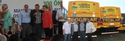 Presidenta Dilma Russef entrega 6 ônibus para Iguatemi