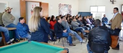 Funcionários da área social de Iguatemi recebem palestra de motivação e humanização.