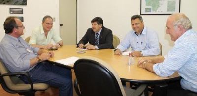 Deputado Lidio Lopes e prefeito Jose Roberto reivindicam junto a Enersul melhorias para Iguatemi