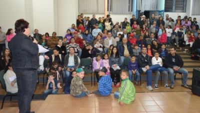 Escola municipal Salvador Nogueira realizou assembleia geral especial ao dia dos pais.