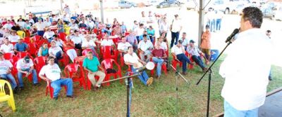 Prefeito Zé Roberto participa de manifesto contra invasões de fazendas na divisa entre Iguatemi e Japorã.