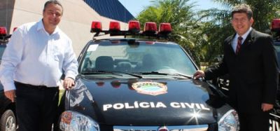 Prefeito Zé Roberto e Deputados recebem do Governador uma nova viatura para a Polícia Civil de Iguatemi.
