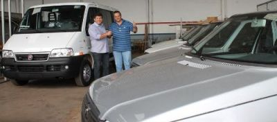 Prefeito Zé Roberto acompanha vistoria dos veículos destinados para Iguatemi pelo Deputado Lidio Lopes.