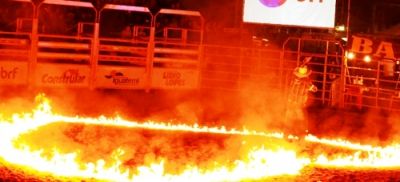 Locutores do rodeio deram um show na arena da 5ª Feira do Leite em Iguatemi.