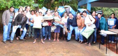 Famílias carentes receberam cobertores da Assistência Social de Iguatemi.