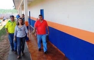 Prefeito e vereadores de Iguatemi visitaram escolar rural no Rancho Loma. A unidade ganhará quadra coberta este ano.
