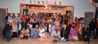Conviver de Iguatemi realizou festa caipira com a participação do grupo da melhor idade de Itaquiraí.