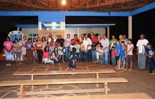 Crianças do Programa Novo Olhar de Iguatemi fizeram homenagem do dia dos pais.