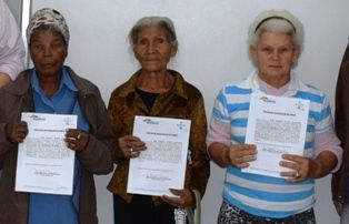 Moradores do São Sebastião começam a receber Títulos de Legitimação de Posse da Prefeitura de Iguatemi.