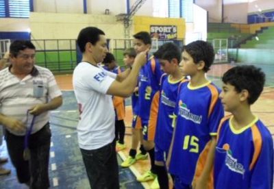 Escolinha de Futsal de Iguatemi mostra sua força e fatura três títulos no Regional.