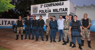 Major e Prefeito de Iguatemi entregam nova viatura à Polícia Militar. 