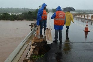 Chuvas ameaçam isolar Iguatemi e governador sobrevoará a região para avaliar estragos.