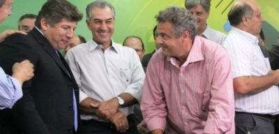 Prefeito de Iguatemi e Governador assinam convenio de repasse de 20 Mil litros de diesel para recuperação de estradas ru