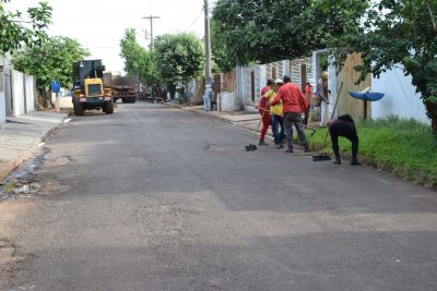 PREFEITURA INICIA VÁRIAS FRENTES DE TRABALHO PARA COLOCAR A LIMPEZA DA CIDADE EM DIA.