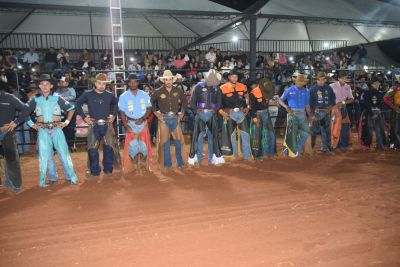 COM TRÊS DIAS DE COMPETIÇÃO E PARTICIPAÇÃO DE 42 PEÕES, 1º RODEIO FEST SHOW MOVIMENTOU ASSENTAMENTO COLORADO E REGIÃO EM IGUATEMI.