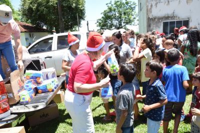 ASSISTÊNCIA SOCIAL REALIZA ENTREGA DE BRINQUEDOS PARA AS CRIANÇAS DOS ASSENTAMENTOS RANCHO LOMA E AUXILIADORA.