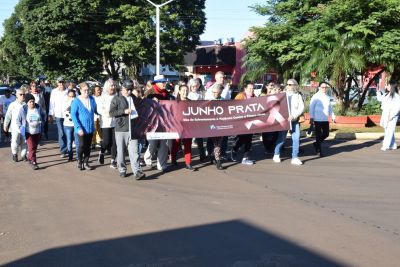 ASSISTÊNCIA SOCIAL DE IGUATEMI PROMOVE CAMINHADA COM O GRUPO DA MELHOR IDADE, ALUSIVA AO “JUNHO PRATA”.