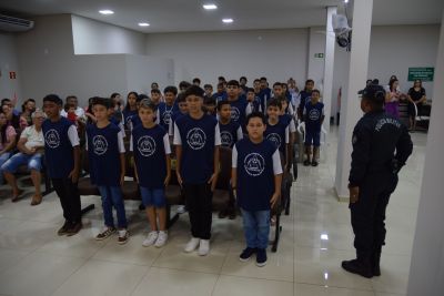 POLÍCIA MILITAR DE IGUATEMI REALIZOU FORMATURA DOS ALUNOS DO PROJETO BOM DE BOLA BOM NA ESCOLA DE 2025.