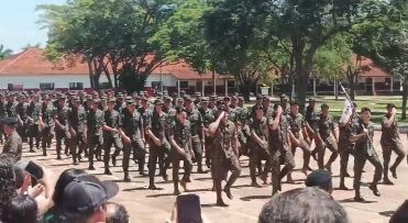 JOVENS IGUATEMIENSES PARTICIPAM DE SOLENIDADE MILITAR DE INCORPORAÇÃO DO EFETIVO VARIÁVEL DO ANO DE 2025.