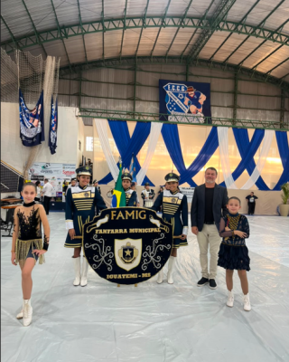 FANFARRA MUNICIPAL DE IGUATEMI EMOCIONA PÚBLICO NO FESTIVAL DE BANDAS E FANFARRAS EM CIDADE GAÚCHA-PR. 