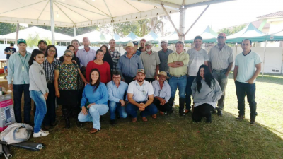 Produtores rurais de Iguatemi visitam Feira de Sementes Nativas e Crioulas de Juti.