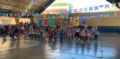 FESTA JULINA É REALIZADA NA ESCOLA MUNICIPAL DE TEMPO INTEGRAL TANCREDO NEVES. 