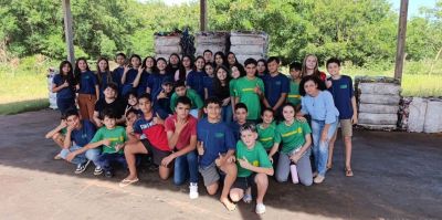 ALUNOS DA ESCOLA MARCÍLIO AUGUSTO PINTO PARTICIPAM DE GINCANA DE CONSCIENTIZAÇÃO EM PRO DO MEIO AMBIENTE.
