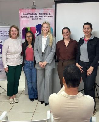 PALESTRA ALUSIVA AO AGOSTO LILÁS, NA SEDE DO CRAS, CONTOU COM A PARTICIPAÇÃO DA PROMOTORA PÚBLICA DO MUNICÍPIO.