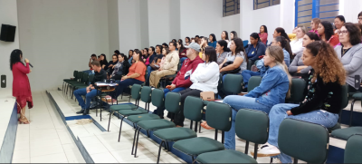 FORMAÇÃO C0NTINUADA COM PROFISSIONAIS DA REDE MUNICIPAL DE ENSINO TEVE PALESTRA COM FONOAUDIÓLOGA.