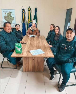 PREFEITO DR. LÍDIO LEDESMA PARTICIPA DE REUNIÃO COM REPRESENTANTES DO SINDIMIG E SERVIDORES MUNICIPAIS.