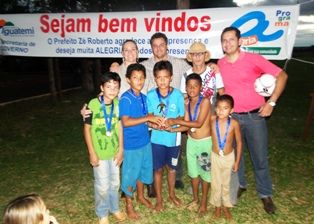Prefeito Zé Roberto reuniu centenas de crianças no lançamento do Programa Alegria nos bairros.