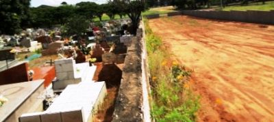 No dia dos finados, visitantes encontram cemitério municipal ampliado em Iguatemi.