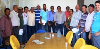 Associações de pequenos produtores assinaram convênio de ajuda de custo com a prefeitura de Iguatemi.