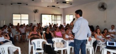 Funcionários da saúde de Iguatemi recebem curso de humanização no atendimento público.