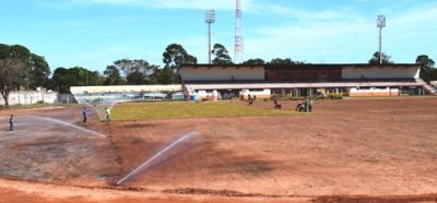 Novo gramado do Estádio de Futebol em Iguatemi começa a ser colocado