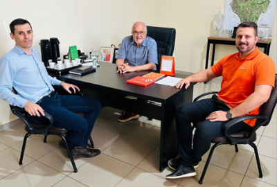 PREFEITO RECEBE REPRESENTANTES DA CRESOL E TRATA DA IMPLANTAÇÃO DE SALA DE NEGÓCIOS EM IGUATEMI