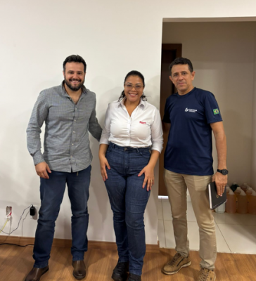 SECRETÁRIO MUNICIPAL DE DESENVOLVIMENTO ECONÔMICO E O GESTOR DA CASA DO TRABALHADOR PARTICIPARAM DE ENCONTRO COM REPRESENTANTES DA EMPRESA ALIMENTOS Z